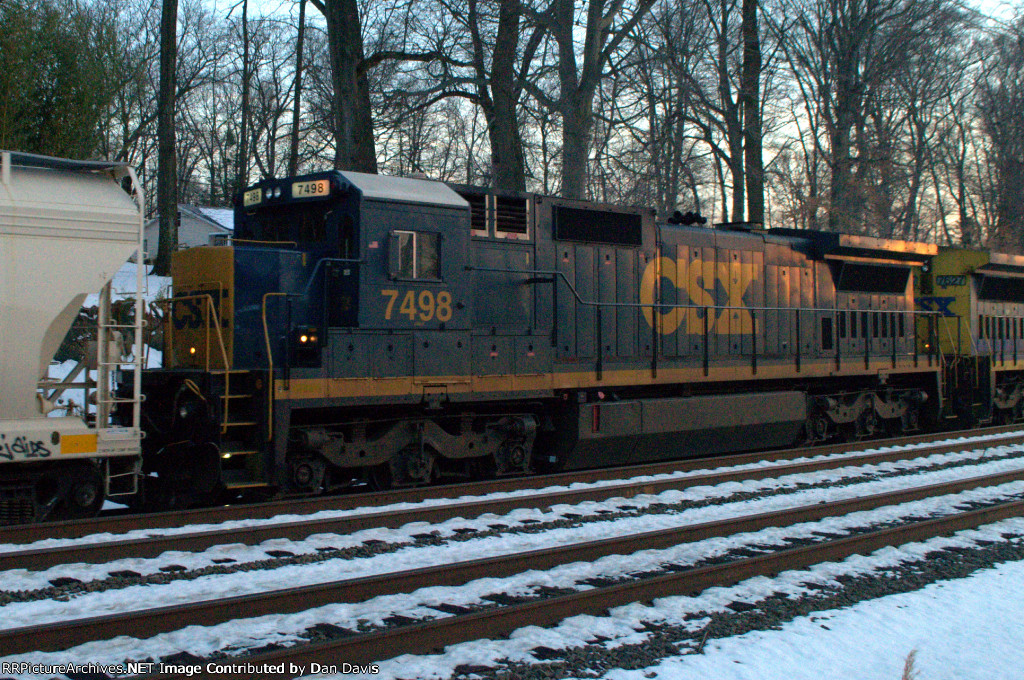 CSX C40-8 7498 trails on Q417-30